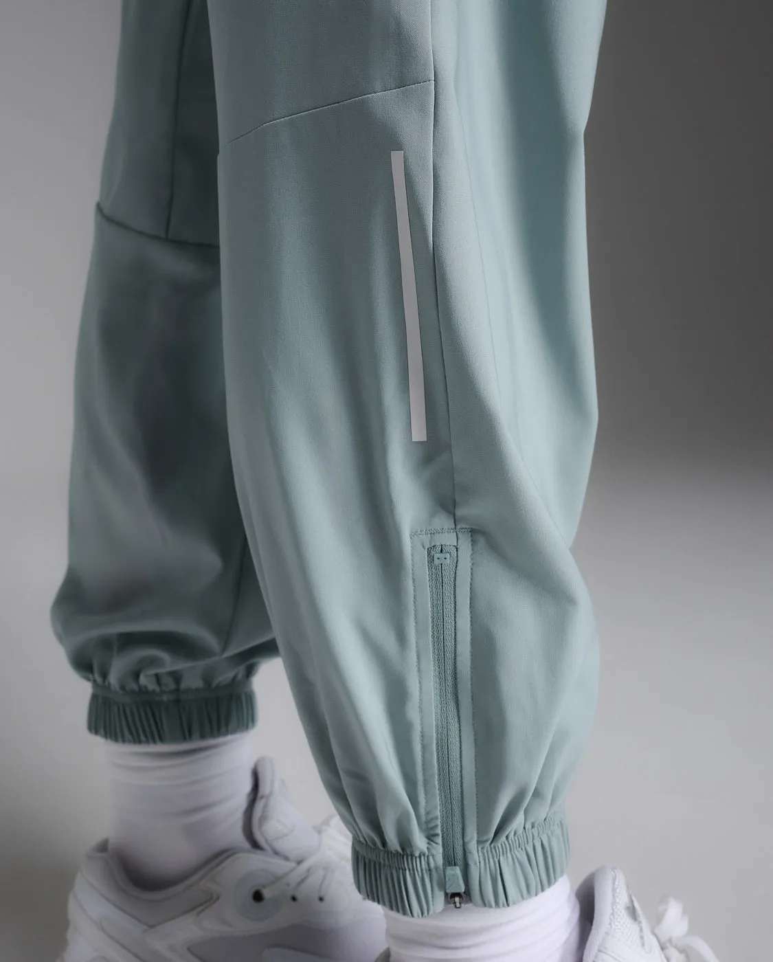 Aero Hi-Rise Woven Jogger