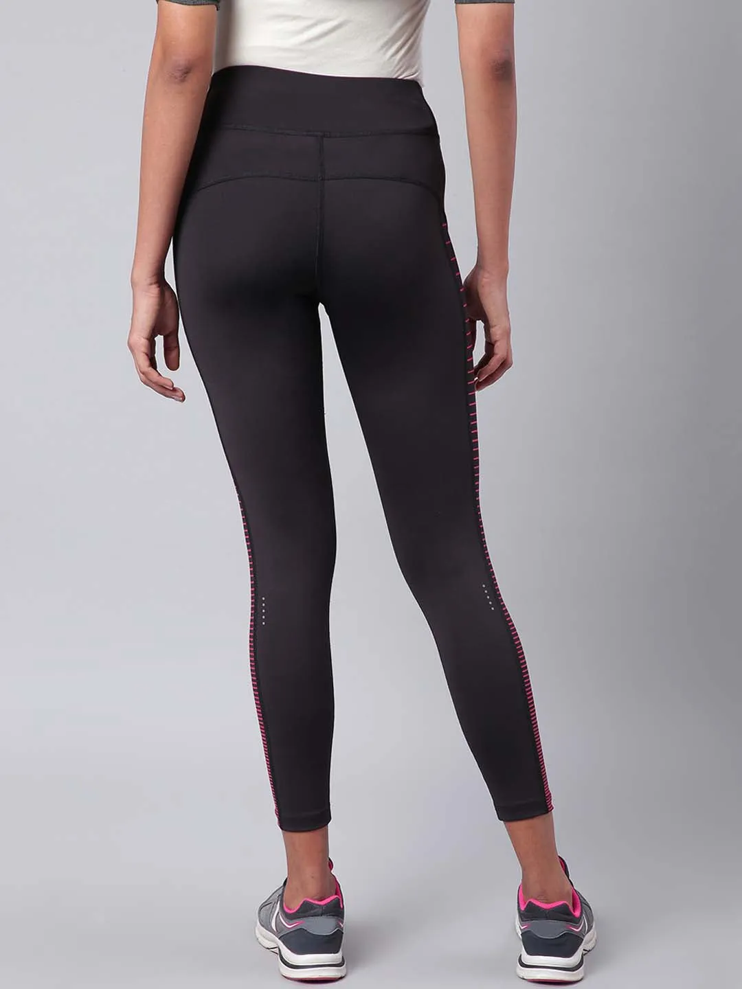Alcis Women Black Drytech  Solid Cropped Training Tights