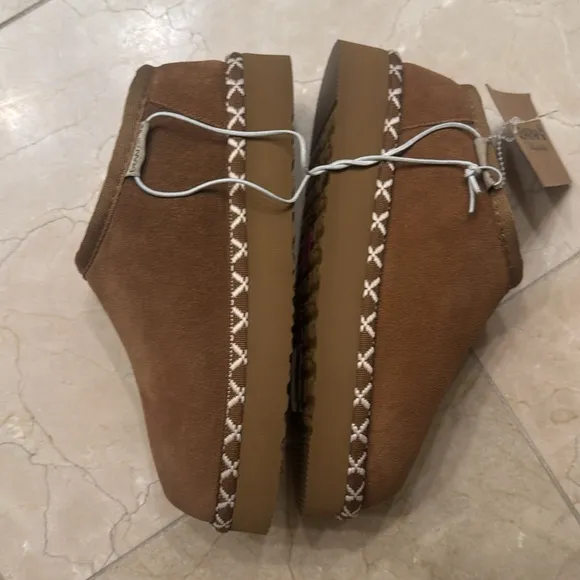 Bearpaw platform slippers size 4 NWT leather shearling warm cozy