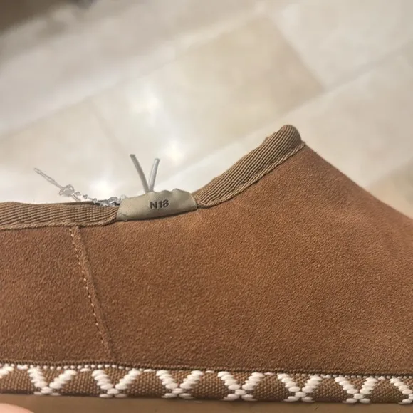Bearpaw platform slippers size 4 NWT leather shearling warm cozy