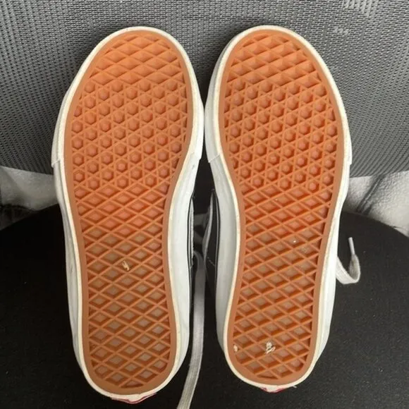 EC Vans Black and White SK8-HI SHOE - Size 5