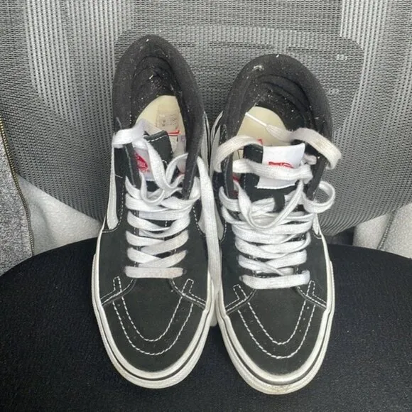 EC Vans Black and White SK8-HI SHOE - Size 5