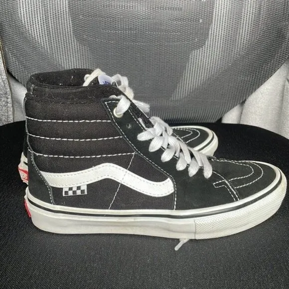 EC Vans Black and White SK8-HI SHOE - Size 5