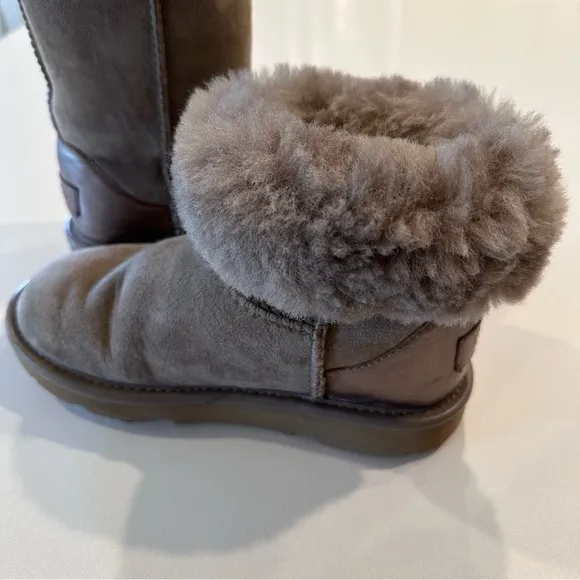 Girls UGG Classic Short II Chestnut Boots Size 13