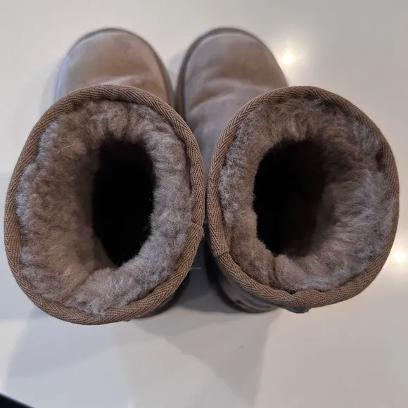 Girls UGG Classic Short II Chestnut Boots Size 13