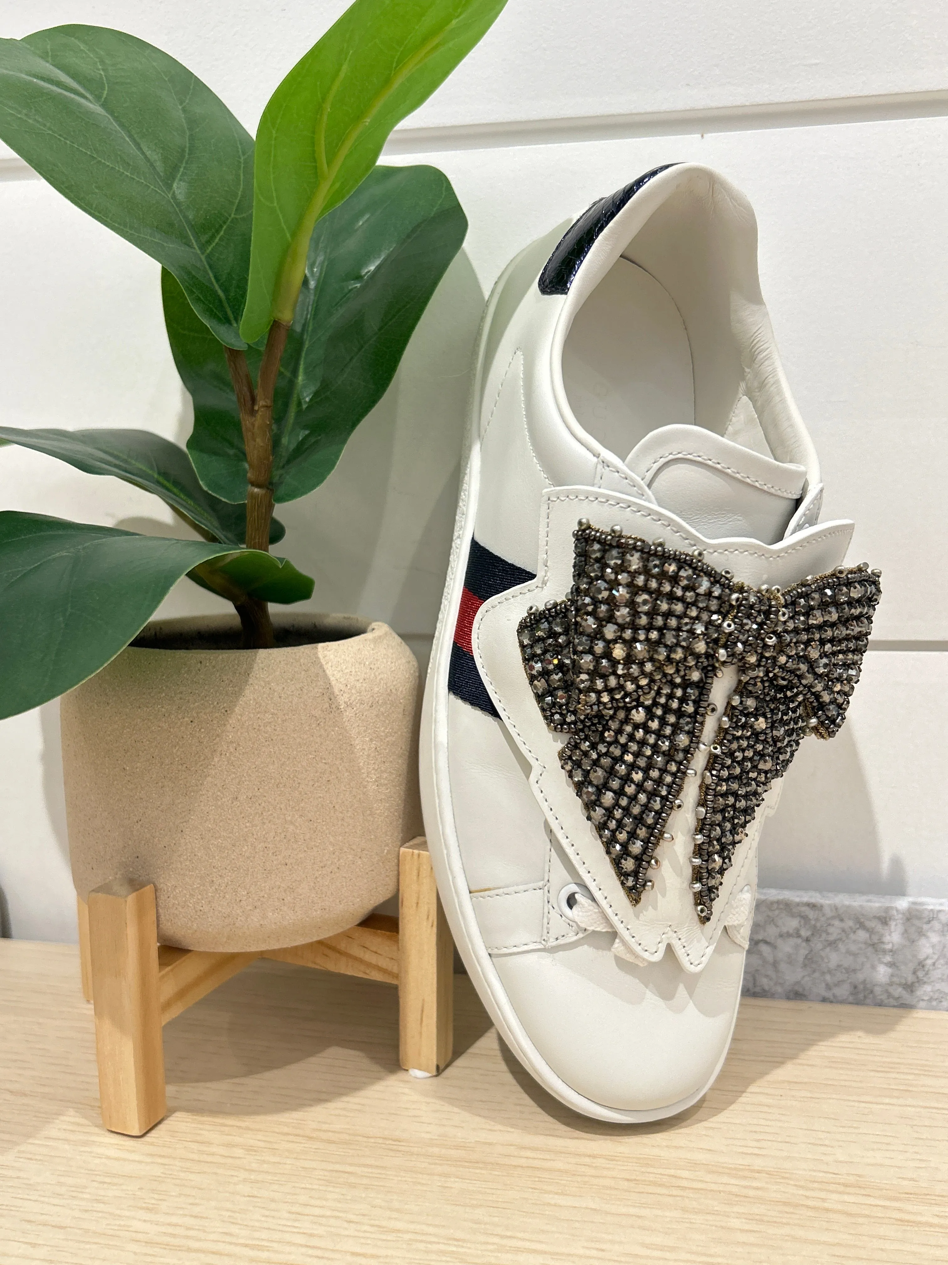 Gucci Shoes, White Calfskin Ayers Web Ace Bow Lace Sneakers (size 35.5)