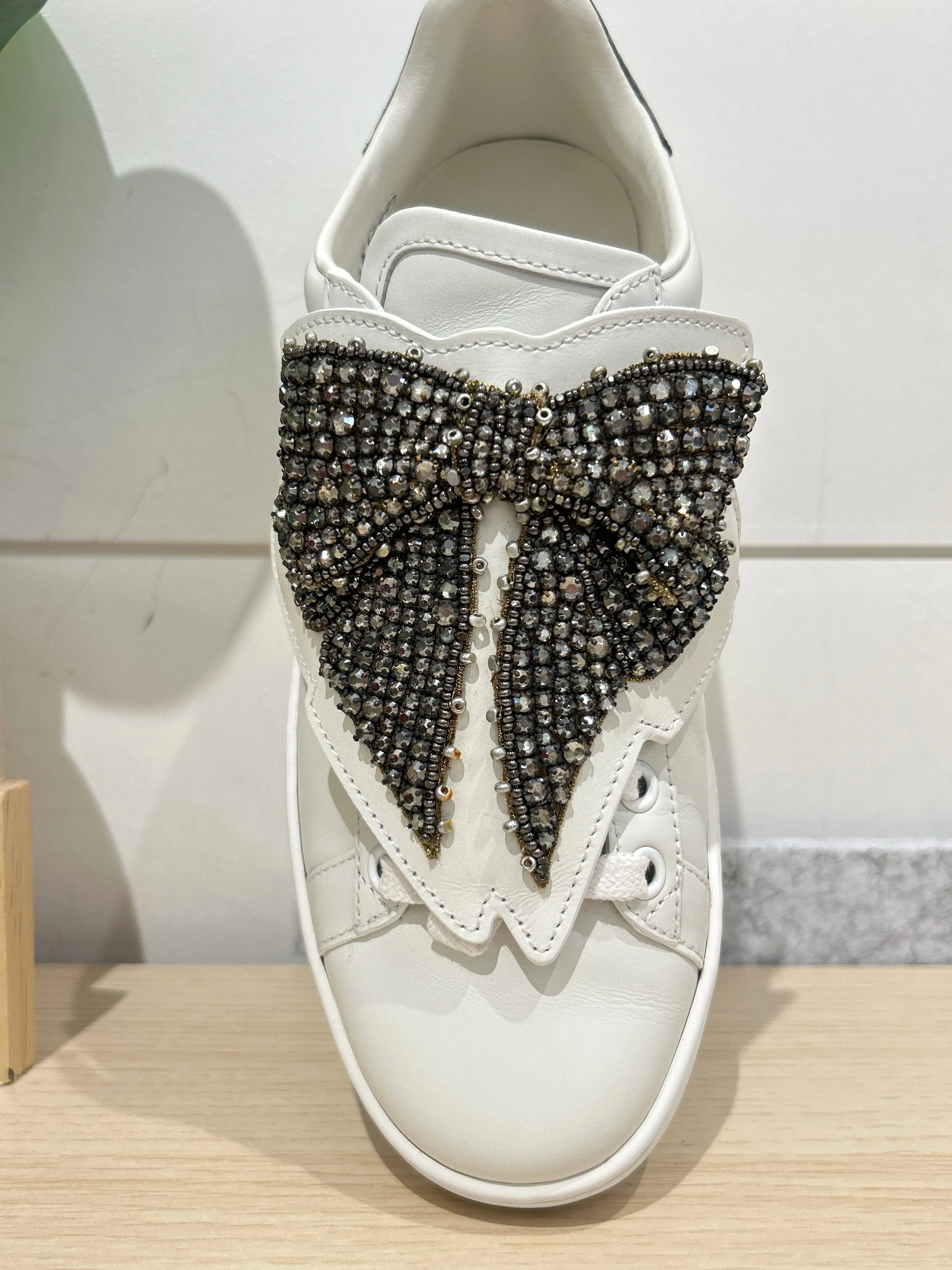 Gucci Shoes, White Calfskin Ayers Web Ace Bow Lace Sneakers (size 35.5)