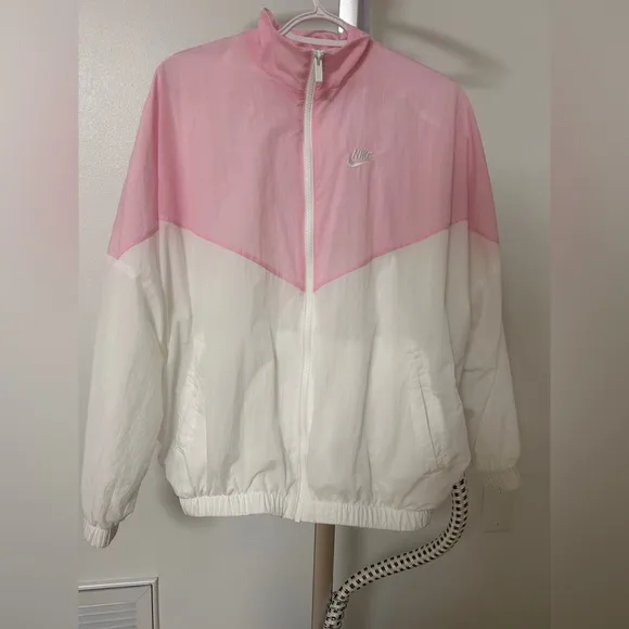 Nike Sportswear Essential Windrunner Woven Womens Running Jacket