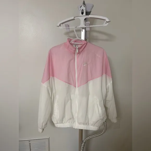 Nike Sportswear Essential Windrunner Woven Womens Running Jacket