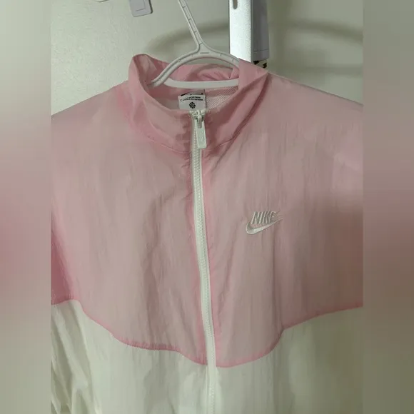 Nike Sportswear Essential Windrunner Woven Womens Running Jacket