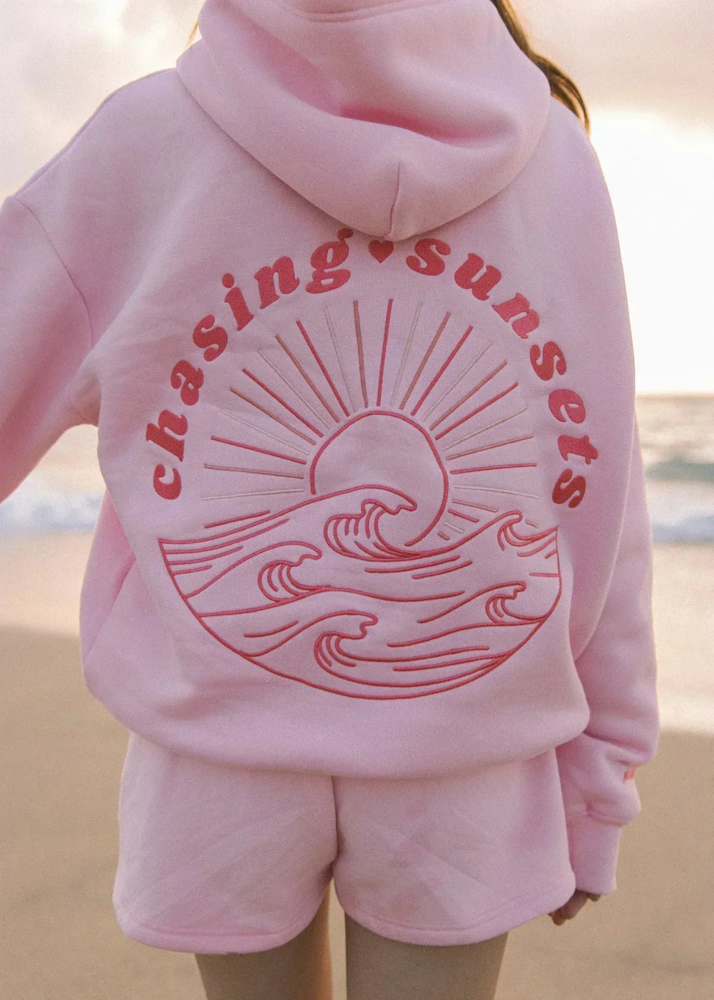 Oversized hoodie for women - relaxed cut with beach -inspired design