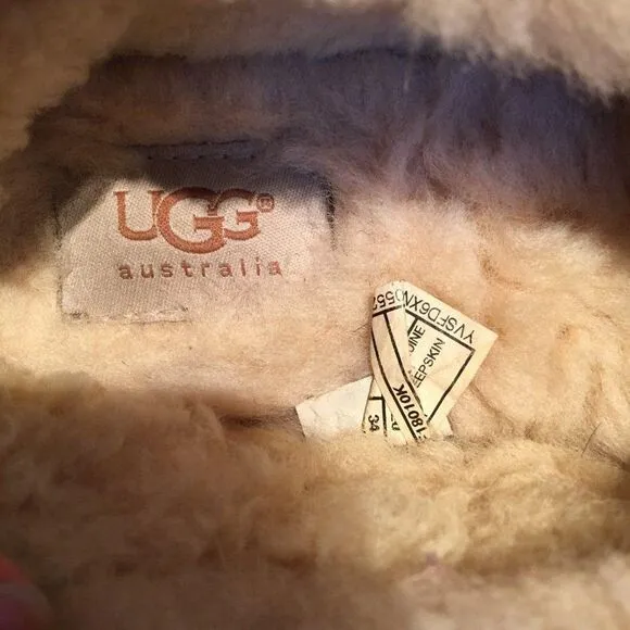 Ugg slippers SIZE 4